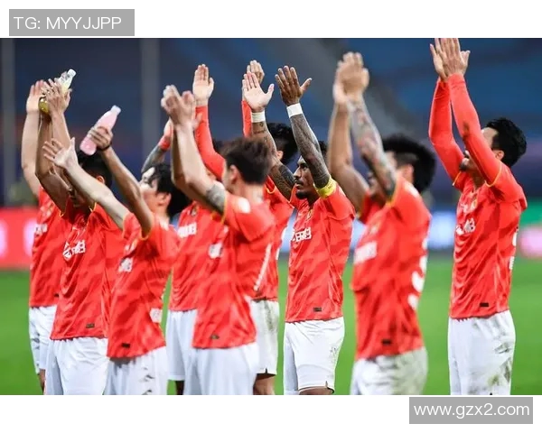 足球盛宴:深入解析广州足球队的团队协作与战术配合之道 足球盛宴:深入解析广州足球队的团队协作与战术配合之道