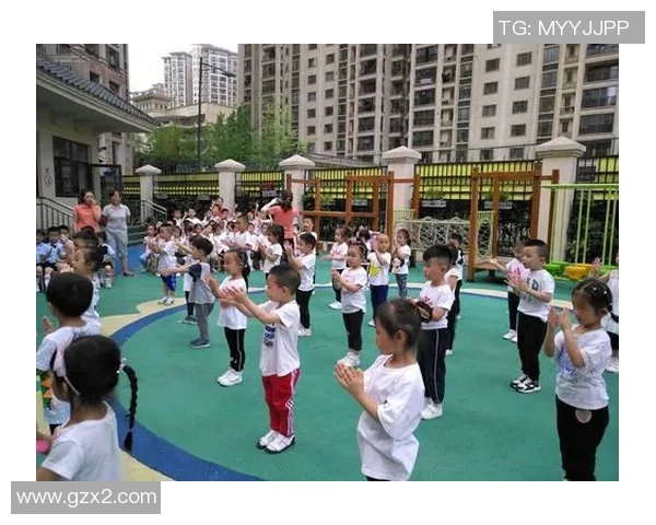 深圳足球队在钻石联赛中的灵活性表现引发关注与讨论 深圳足球队在钻石联赛中的灵活性表现引发关注与讨论