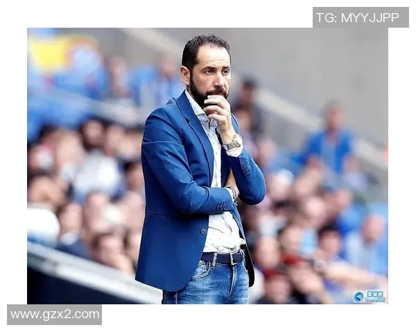 足球明星化妆包的魅力与时尚搭配揭秘让你成为球场上的闪耀焦点 足球明星化妆包的魅力与时尚搭配揭秘让你成为球场上的闪耀焦点